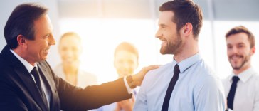 Erster Arbeitstag? So stellen Sie sich professionell vor 